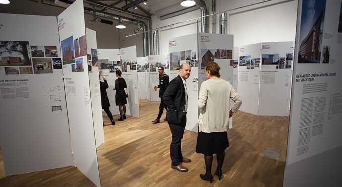 Impressionen von der Eröffnung der Ausstellung zum Fritz-Höger-Preis 2017 im DAZ in Berlin. © Markus Mirschel