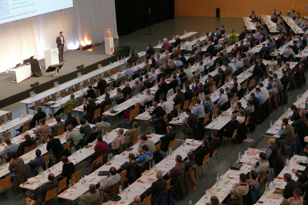 Geballtes Wissen an einem Tag: Die Ziegler Baden-Württembergs treffen sich am 27. Februar 2019 in Denkendorf bei Stuttgart auf dem ersten Mauerwerkstag von Lebensraum Ziegel zu Diskussion und Austausch. Foto: Schlagmann Poroton