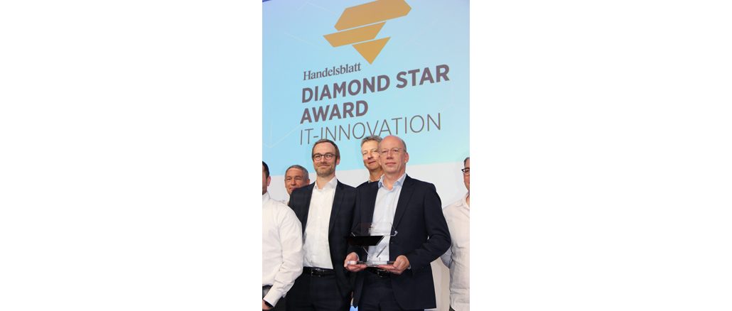 Apleona CDO Dr. Michael Lange (links) und CIO Bernhard Götze bei der Verleihung des Handelsblatt Diamond Star Awards am 22. Januar in München (c) Apleona
