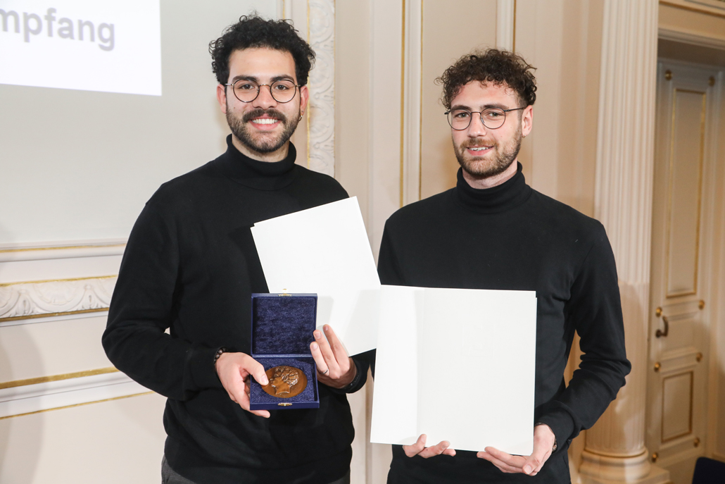 David Kerrom und Luca Mathias Hupfer (v.l.), Preisträger des AIV-Schinkel-Wettbewerbs 2019. (c) Sebastian Semmer/AIV