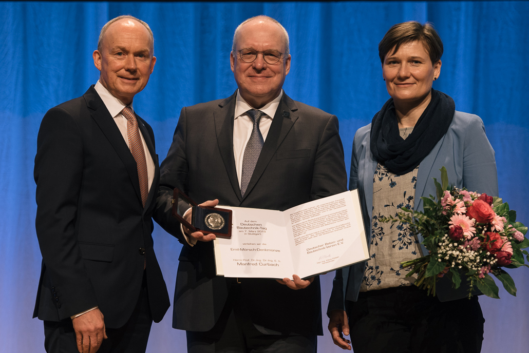 Dr. Matthias Jacob, Professor Manfred Curbach, Diana Hellwig (v. l. n. r.) Bildrechte: © DBV/Dariusz Misztal