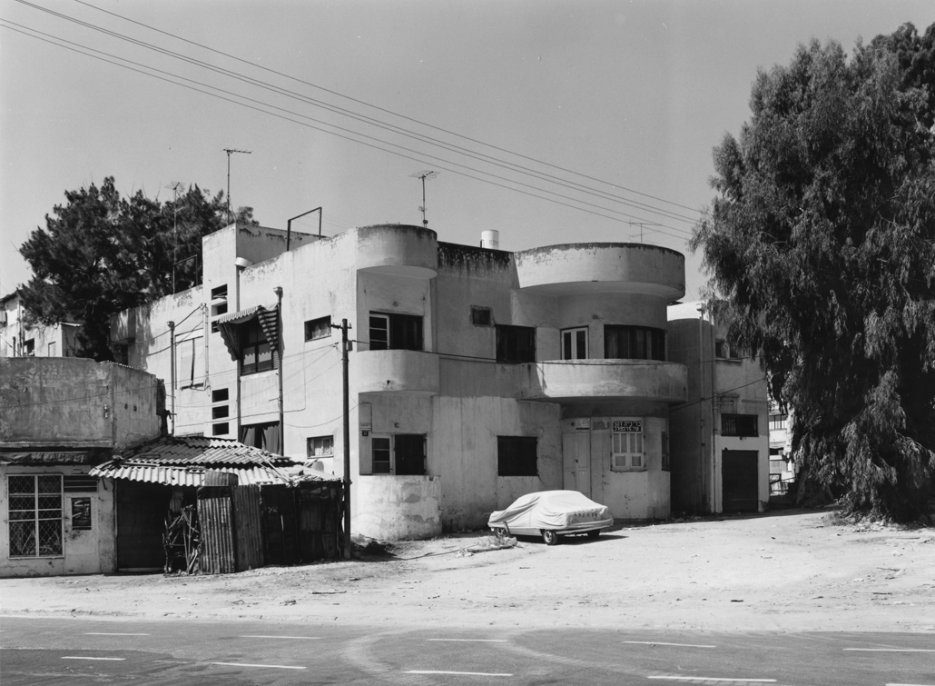 Irmel Kamp: Tel Aviv 1989, Gelatin silver print,124 x 156 cm Copyright Irmel Kamp, Courtesy Galerie Thomas Fischer