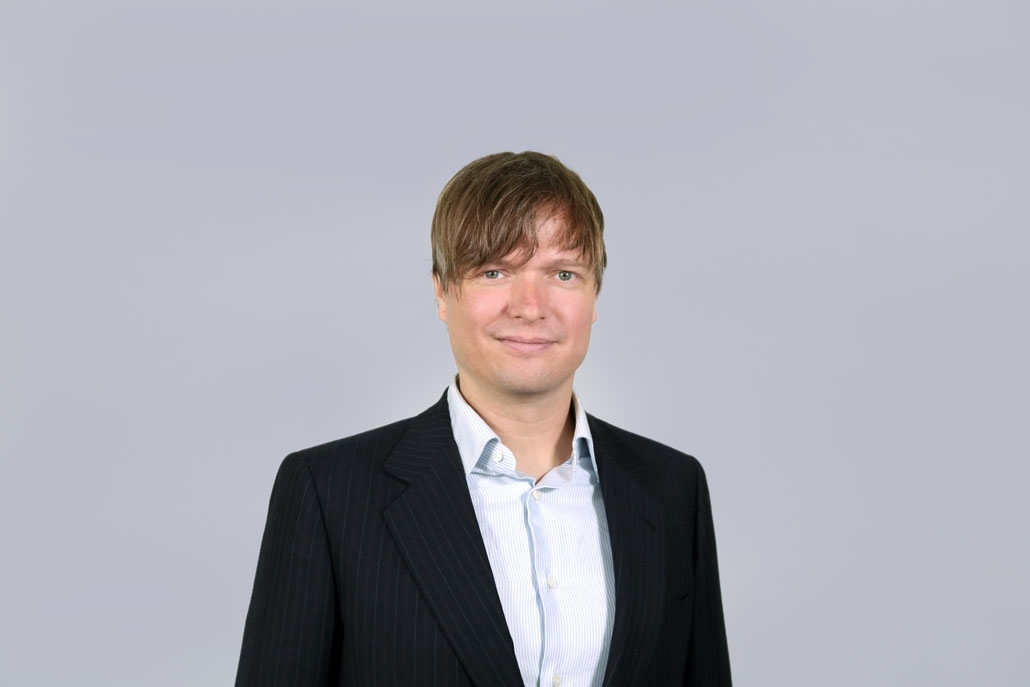 In Doppelfunktion am EBZ in Bochum: Dr.-Ing. Philip Engelhardt fungiert als Professor an der EBZ Business School (FH) und als Kompetenzfeldmanager Energie und Klimaschutz des EBZ. Bildquelle: EBZ / Andreas Molatta