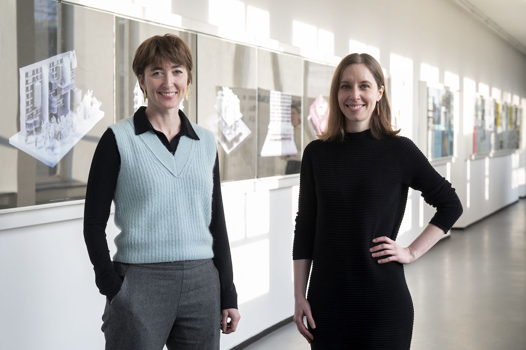 Neues Professuren-Tandem am KIT: Architektin Caroline Karmann (links) und Informatikerin Kathrin Gerling (rechts) forschen gemeinsam. (c) Tanja Meißner, KIT