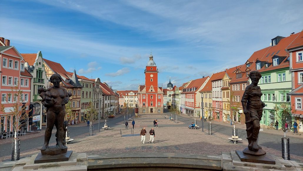 Blick auf das Historische Rathaus: In Gotha ist die ProjektStadt in den Städtebauförderprogrammen „Wachstum und nachhaltige Erneuerung“ sowie „Sozialer Zusammenhalt“ aktiv. Foto: NHW / Alice Dinger