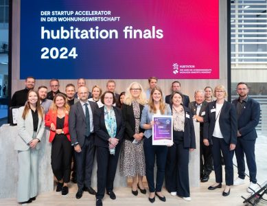 Fröhliche Gesichter auf den siebten hubitation finals, die in diesem Jahr am 7. Oktober zum dritten Mal auf dem Expo Real Stand der Unternehmensgruppe Nassauische Heimstätte | Wohnstadt stattfanden.