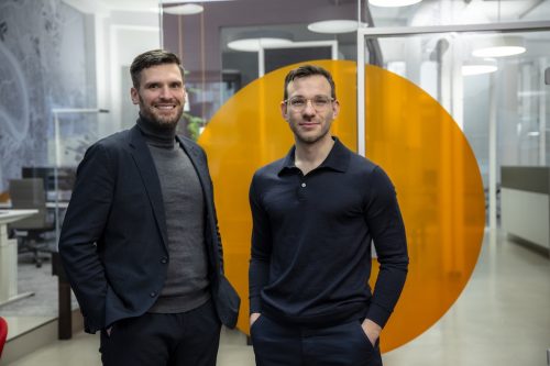 ©Andreas Endermann: Geschäftsführende Gesellschafter pro m² Jan Oelze (v.l.) und Jonas Kubon (v.r.)