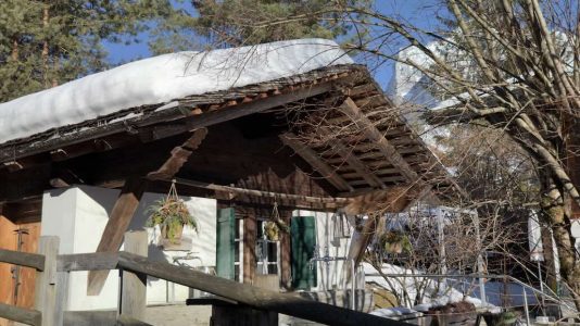 Traditionelle Holzschindeln dienen als Vorbild für neuartige Holzwerkstoffe. Bild: Empa