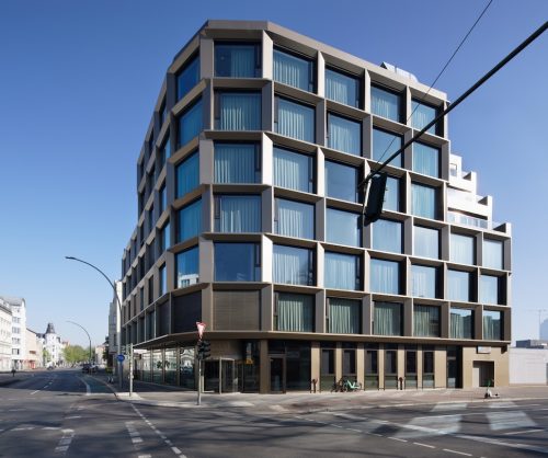 Bellman Hotel