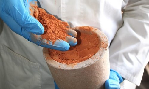 Die kombinierte Tonmischung nach der Wärmebehandlung, bereit zur Verwendung als Zementzusatz.