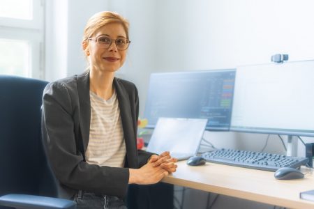 Konkrete Tipps für Bauingenieurinnen und -ingenieure: Geotechikerin Julia Sorgatz hat mit europäischen Partnern ein Handreichung zur Baurichtlinie Eurocode 7 erarbeitet. Foto: TU Bergakademie Freiberg / A. Hiekel