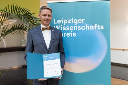 Prof. Dr.-Ing. Alexander Stahr wurde mit dem Leipziger Wissenschatspreis 2025 ausgezeichnet. Quelle: Foto: Christian Hüller Copyright: Foto: Christian Hüller/HTWK Leipzig