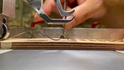 Vernähte Holzlaminate sind bei Schälbelastungen wesentlich robuster. Bildquelle: W.E.I.Z.