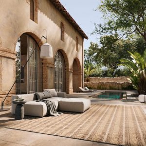 Architekturblatt - MEDITERRANEO von OBJECT CARPET verbindet Teppichdesign für Innen- und Außenbereiche mit recyceltem Material.