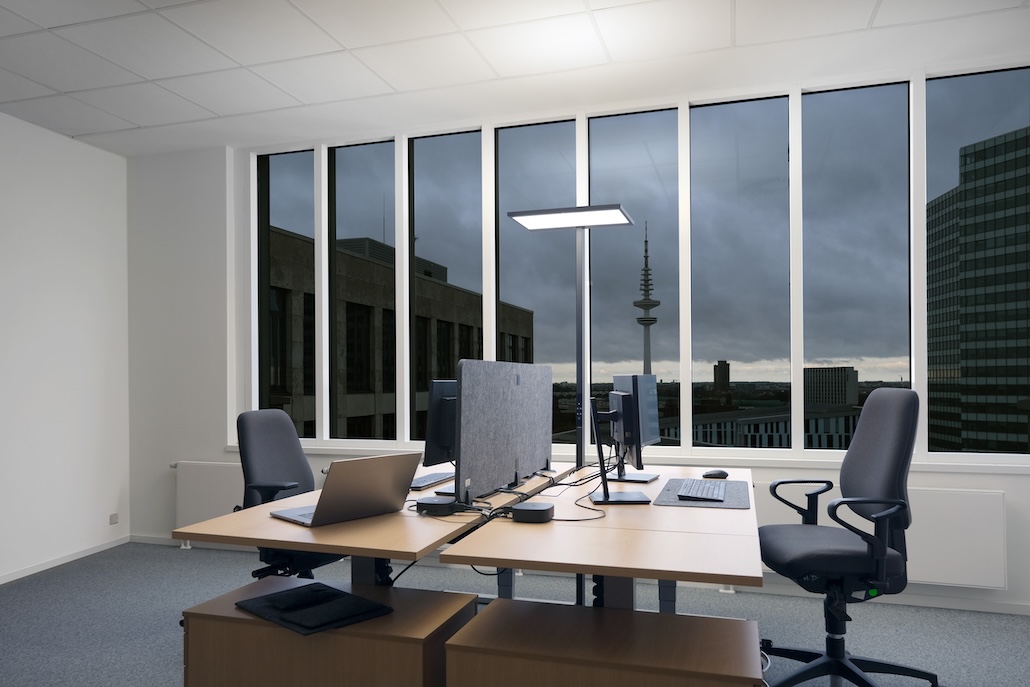 LUCTRA® VITAWORK® UP schafft visuell ergonomische Beleuchtung in der Caffamacherreihe Hamburg