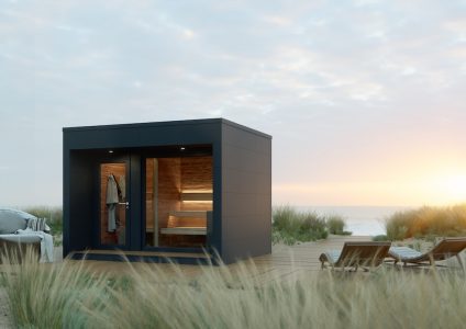 Ob Remise oder Gartenhaus mit großen Schiebefenstern – ein durchdachtes Beschattungskonzept mit entsprechendem Dachüberstand und Senkrechtmarkisen ist ein Muss, damit sich die Räume im Sommer nicht zu stark aufheizen. © Westerhoff GmbH