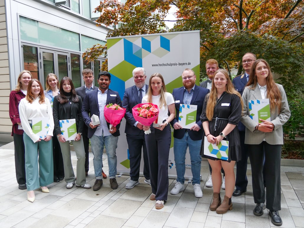 Hochschulpreis Baugewerbe: Tanja Böhm erhält den 1. Preis für ihre Arbeit zu Holz-Beton-Verbunddecken.
