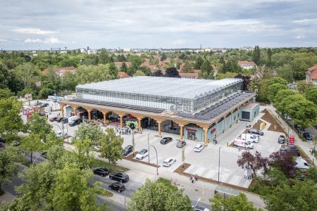 REWE eröffnet ersten Supermarkt mit Dachfarm in Berlin