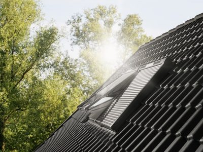 Durch Rollläden ist eine bis zu 7,5 °C reduzierte Raumtemperatur im Sommer möglich. Foto: Velux