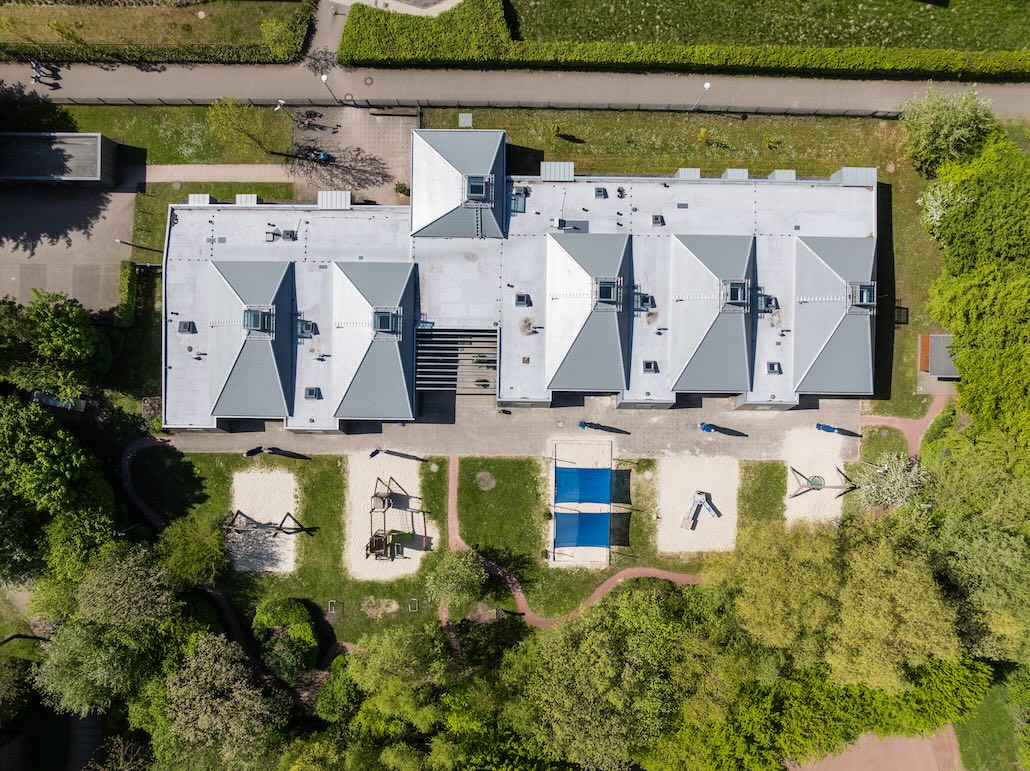 Kita Chamäleon in Münster mit gefalteter Dachlandschaft