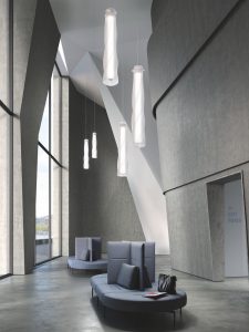 BEGA tordierte Pendelleuchte als Lichtskulptur