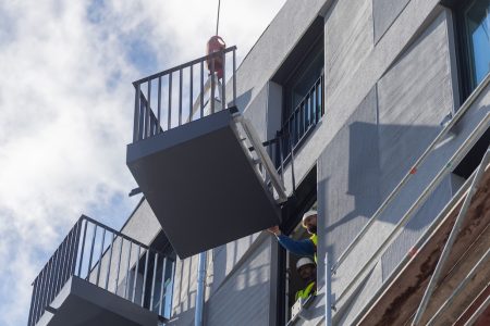 Modulbau Berlin: schneller Balkonanschluss mit Schöck Isokorb