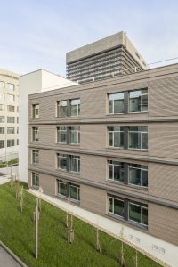 AKH Wien, Stationsgebäude Süd - Moderne Holzhybrid-Architektur für die Wiener Spitzenmedizin am Universitätsklinikum in Betrieb