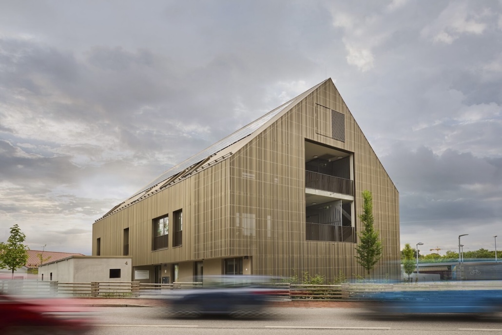 Mehrgenerationenhaus Buchloe mit gefalteter Fassade