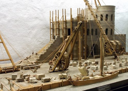 Bauen vor fast 2.000 Jahren: Dieses Modell, zu sehen im Historischen Museum der Stadt Regensburg, veranschaulicht die Errichtung der Mauer des römischen Legionslagers „Castra Regina“ im Bereich der Porta Praetoria. Quelle: Michael Preischl Copyright: Michael Preischl, Museen der Stadt Regensburg
