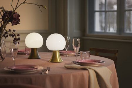 Noor LED-Lampe: Opalglas-Design von Holmegaard