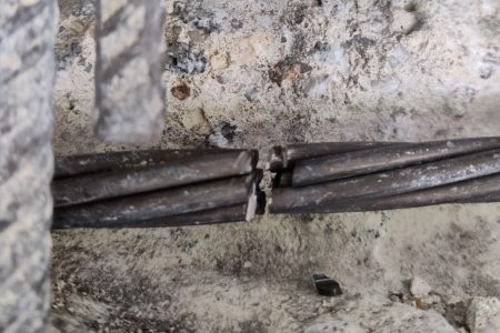 Solche Litzen befinden sich im Inneren von Spannbetonbrücken. Sind sie beschädigt, kann man das von außen nicht sehen. © Mark Alexander Ahrens