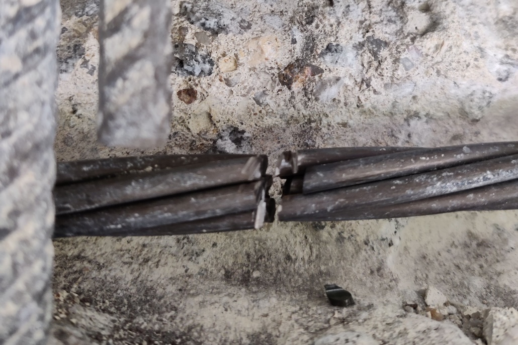 Solche Litzen befinden sich im Inneren von Spannbetonbrücken. Sind sie beschädigt, kann man das von außen nicht sehen. © Mark Alexander Ahrens